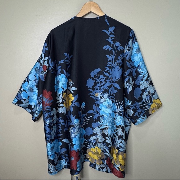 Susan Graver Floral Kimono Open Cardigan. Embroidered Trim. Artsy Mature 2X - Picture 4 of 7